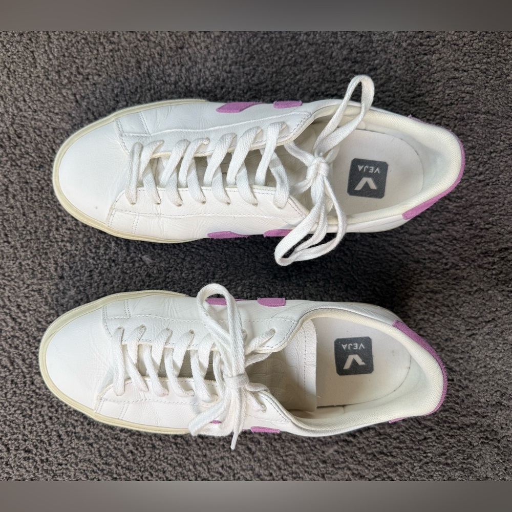 Veja Campo Sneakers - White and Mulberry - Womens - excellent condition - Picture 4 of 8